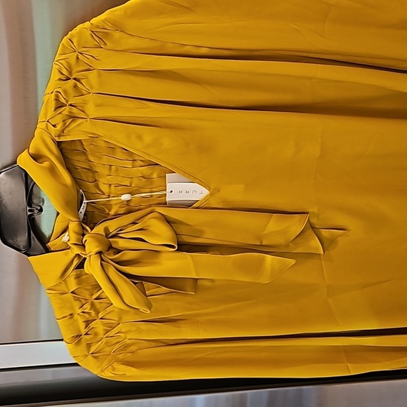 💕TRINA TURK💕 Las Lomas Top ~ CEY Mustard Yellow Neck Bow Tie XL NWT - Picture 4 of 10